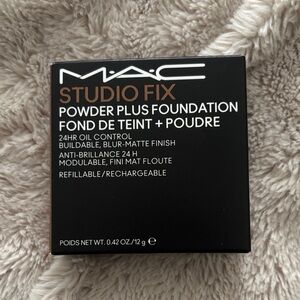 MAC Cosmetics Studio Fix Powder Plus Foundation NC60